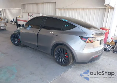 2024 Tesla Model Y Performance Dual Motor All-Wheel Drive z USA, uszkodzony, nr VIN 7SAYGDEF8RA326064